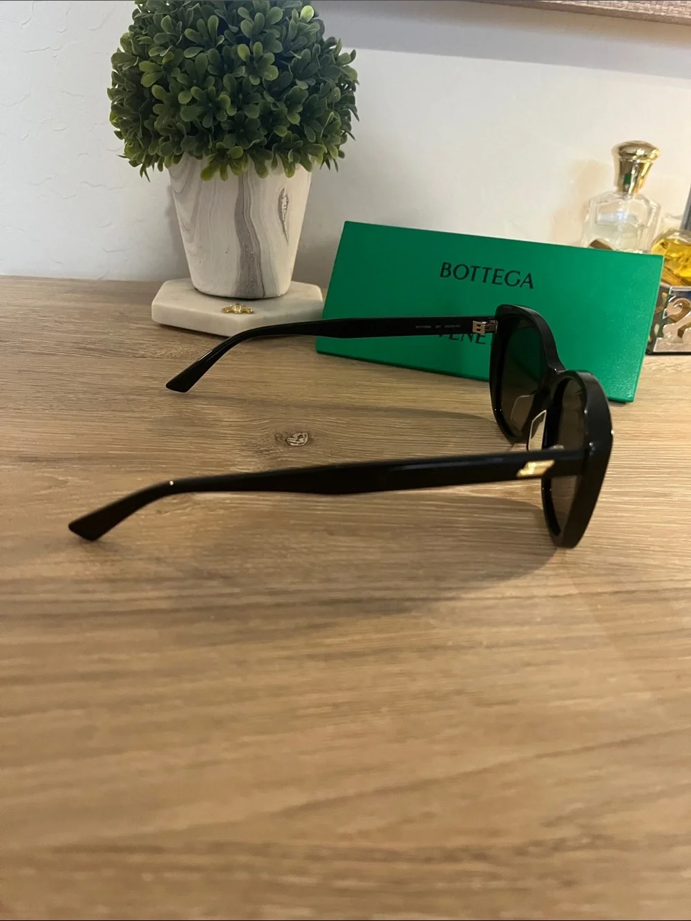 Bottega Venetia Classic Black Oversized Sunglasses (authentic)